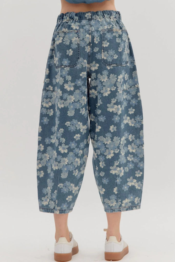 Back view of ankle ballon pants