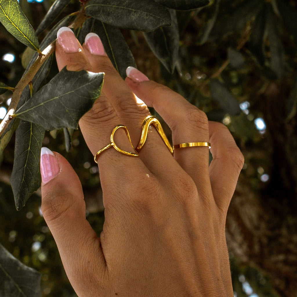 closeup gold rings on fingers and tree
