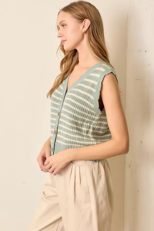 details of scalloped sleeves